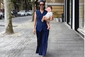 朱丹单手抱娃逛街秀妈妈力 二胎儿子罕见出镜肉乎乎萌翻图片