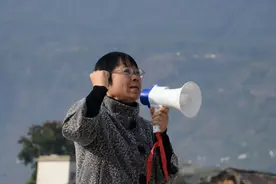 学生眼中的张桂梅：她，支撑我们跨过一个又一个难关图片