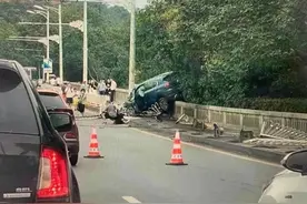 长江大桥武昌下桥处发生事故，过江车辆请绕行图片