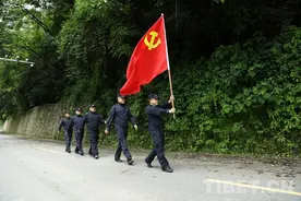 重走318国道终点段 重温红色历史图片