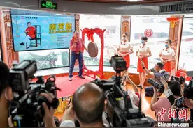 《珠水百年.南笑林》水上相声剧场上演图片