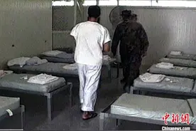 拜登政府转移任内首名关塔那摩囚犯 监狱关押不足40人图片
