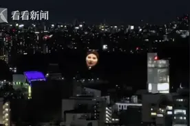 更吓人了！东京“人头气球”竟然还有“夜间版”图片