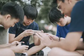千万电竞少年「梦碎」九月图片