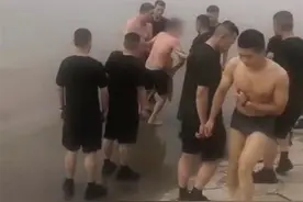 少年滑入长江淹过头顶，武警官兵跳水救人图片