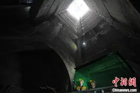 宝兰高铁地下57米的“蛙人”：深井排水保暑运畅行图片