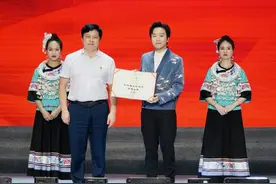 李玉刚助力乡村振兴“祖国让我们农村人自豪”图片