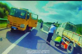 车冒白烟逆向停高速 高速公安主动发现处置除隐患图片