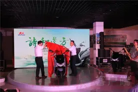 国内首款混合动力摩托车在洛阳下线图片