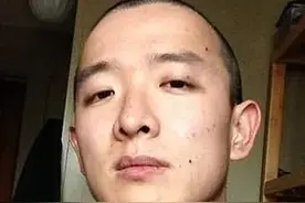 无业华裔男抱怨父母太宠自己？！过生日就给10万，我压力太大图片
