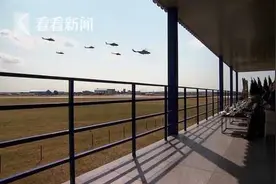 俄新型第五代单发战斗机亮相莫斯科航展 将与美军F35战机竞争图片