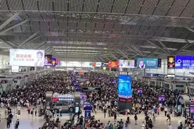 受持续强降雨影响，西安途经郑州列车全部停运图片