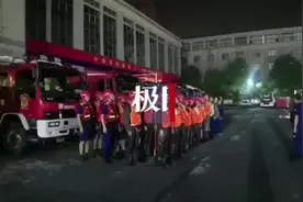 豫挺住，鄂来了！湖北365名消防指战员增援河南抗洪抢险一线图片