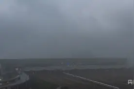 河南部分地区遇特大暴雨 途径郑州多趟列车晚点或停运图片