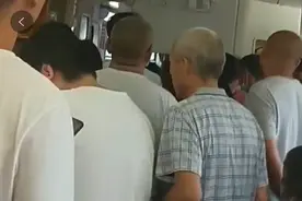 不止K226，另一班次硬座旅客自述：已在车上坐了54个小时，小推车零食都被抢光图片