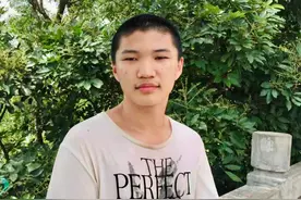 困了就涂风油精站着听课，珠海这个男生梦想走进上海交大图片