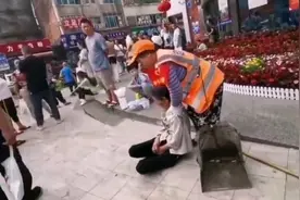 人民日报点赞！贵阳环卫工扶起八旬晕倒老人：凭良心做事，不怕被讹图片