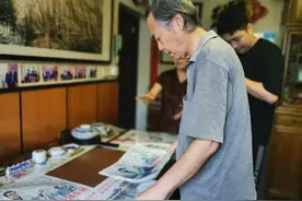 杨浦这位老爷叔，用画笔记录生活中的感动图片