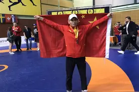 中国奥运健儿瓦里汗·赛里克：书写新疆摔跤新历史图片