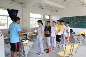 安庆师大学生变身“小厨师”为乡村留守儿童做“爱心早餐”图片