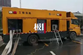 郑州暴雨致隧道积水超3米，武汉“龙吸水”装备连续作战加紧抽排图片