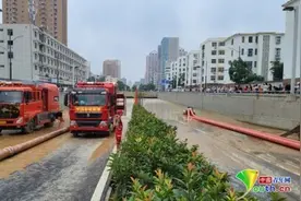 直击郑州京广北路隧道排水：18小时排水34.5万方 水位下降约4米图片