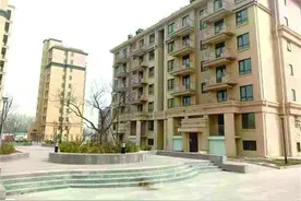 平度女子在锦宇新城小区买房4年未交付 新房成了烂尾楼图片