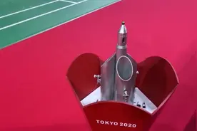 基于疫情大背景诞生，羽毛球换球“神器”形似火箭图片