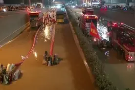 8小时排水近2万方 重庆救援队紧急驰援河南图片