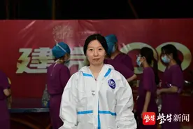 “00后”新护士在核酸检测一线：面包、驱蚊水、电扇……看到大家送来的这些很暖心图片
