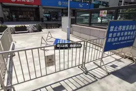 台风来临前的杭州各地铁站：大家关心的沙包挡板在哪里，要怎么用，我们去看了看图片