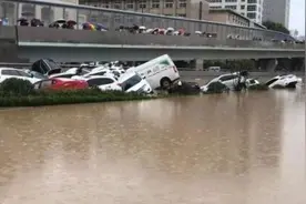 郑州京广隧道幸存者：出口堵车水瞬间涌来图片
