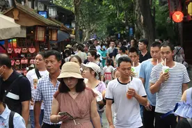 成都宽窄巷子游客爆满图片
