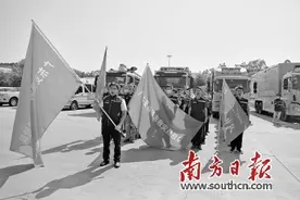 广东救灾抢险队驰援河南图片