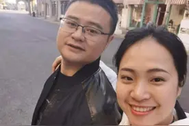 小伙摔倒在地 福州这对医护夫妻紧急下车施救图片
