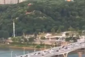 长沙猴子石大桥桥墩遭货轮撞击，路桥处：已连夜检测视频封面