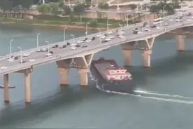 长沙湘江猴子石大桥遭运砂船撞击，大桥紧急检测单向封闭图片