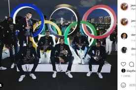 麦基晒美国男篮与奥运五环合照 稳坐C位帅气逼人图片