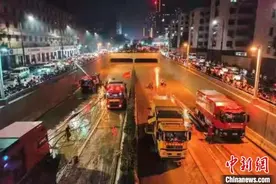 重庆市灾害事故工程抢险救援队兵分5路在河南抢险图片