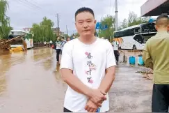 洪水中救出近70名师生，“铲车英雄”找到了图片