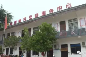 【风雨同舟 我们同荥】山村两兄弟： 乡亲们，安置好父母，我们马上回来图片