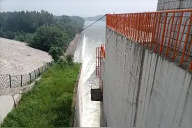 黄壁庄水库加速泄水 确保安全度汛图片