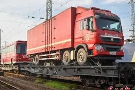 消防车、消毒车、冷藏车在武汉坐火车去河南图片