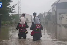 以身为舟，又现“摆渡人”图片