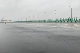 杭州湾跨海大桥中午已封闭 桥面风力达到十级