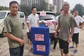 凡人英雄｜郑州爱心餐厅：提供免费盒饭，志愿者义务配送图片