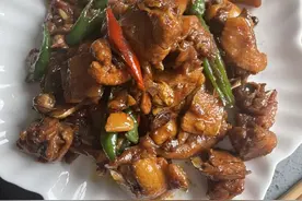 一吃就上瘾的炒鸡图片