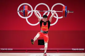 “中国力量”为何这么强？中国举重队开赛两天抓下三枚金牌，实力加规则成就新“梦之队”图片