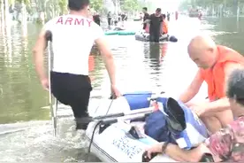 水里泡13个小时濮阳“独腿”小伙新乡抗洪现场单腿救援60多人图片