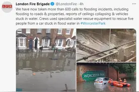 英国伦敦大雨滂沱市区街道积水 多个车辆受困洪水中图片